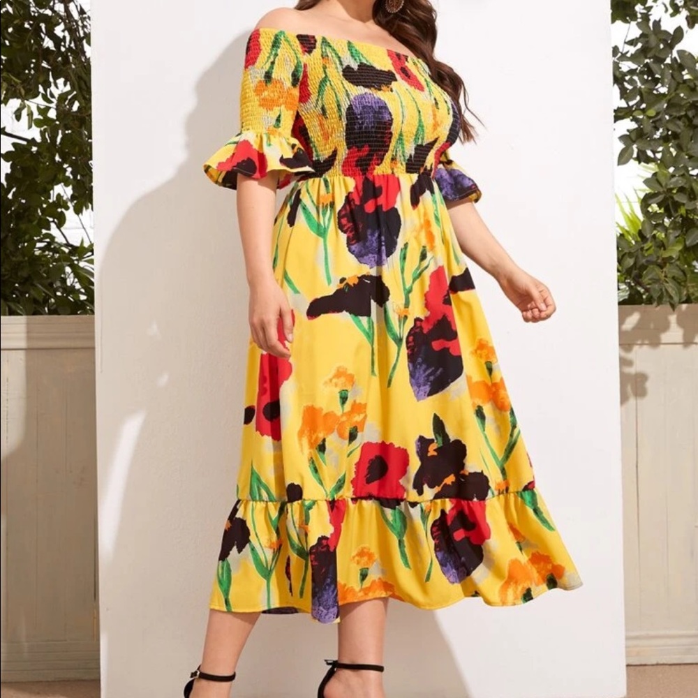 Boho plus size floral shirred dress - Picture 3 of 5